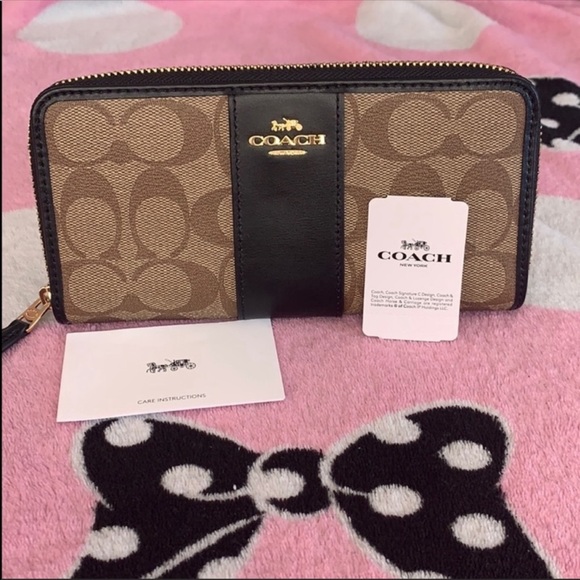Coach Handbags - COACH WALLET